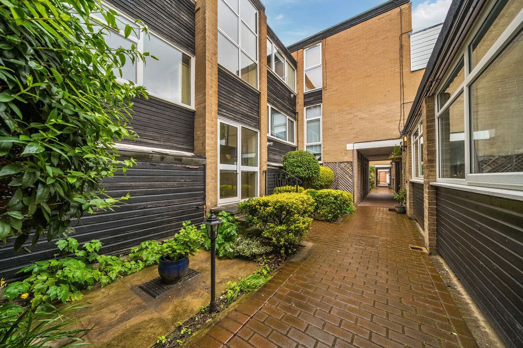 Property photo 1 of 15 1462742-16-6A0627...