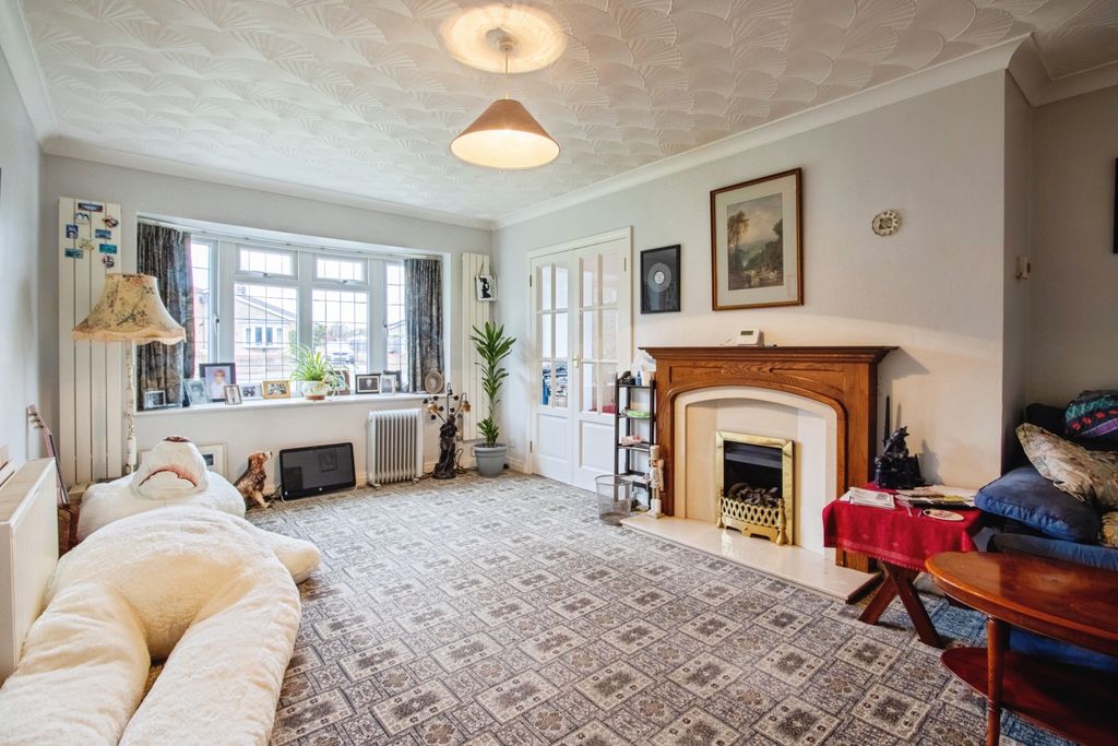 Property photo 1 of 16 Lounge