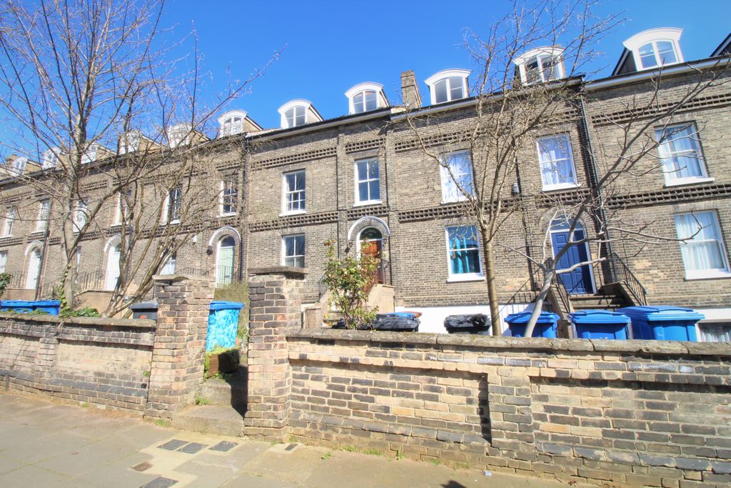 Property photo 2 of 23