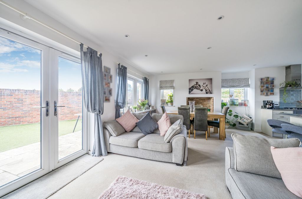 Property photo 2 of 19 1354246-15-68c836...