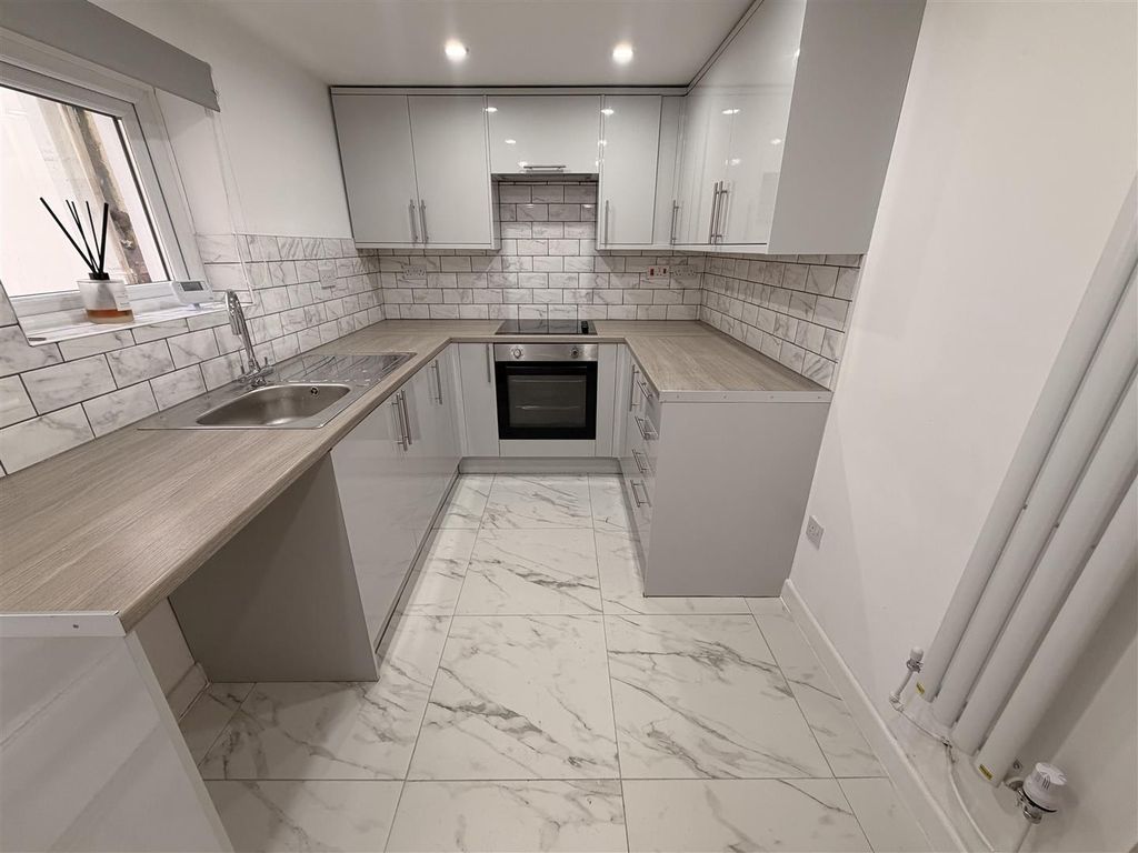 Property photo 2 of 21 Tempimagexbuztr.Jpg