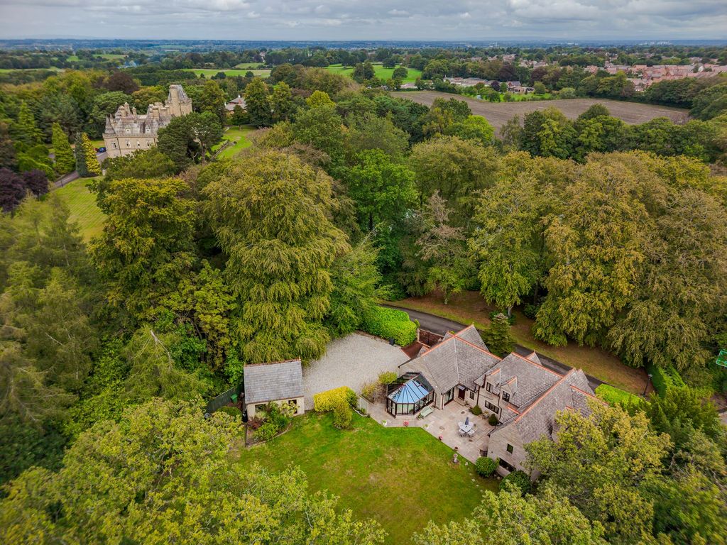 Property photo 2 of 40
