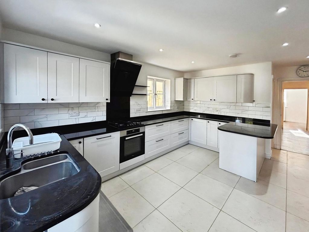 Property photo 3 of 17 Pbox-Img.Jpg