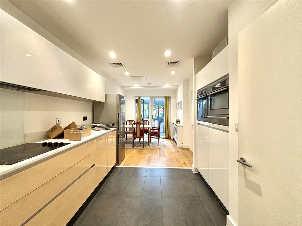 Property photo 3 of 21 Kitchen / Dining Room