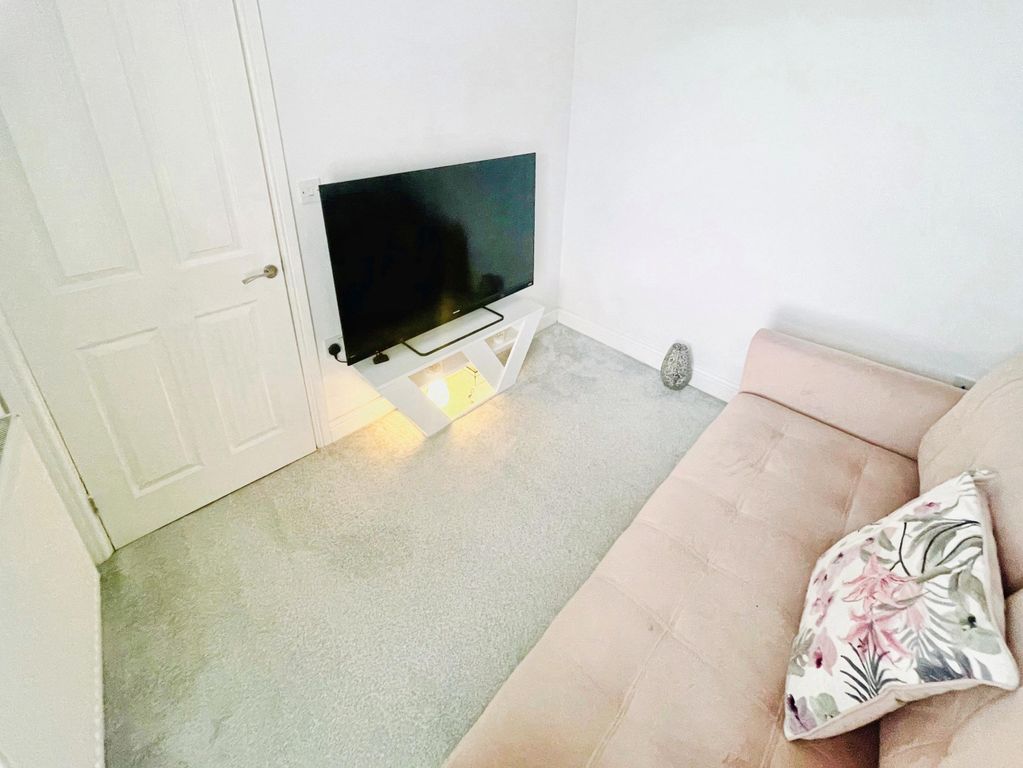 Property photo 2 of 6 Lounge