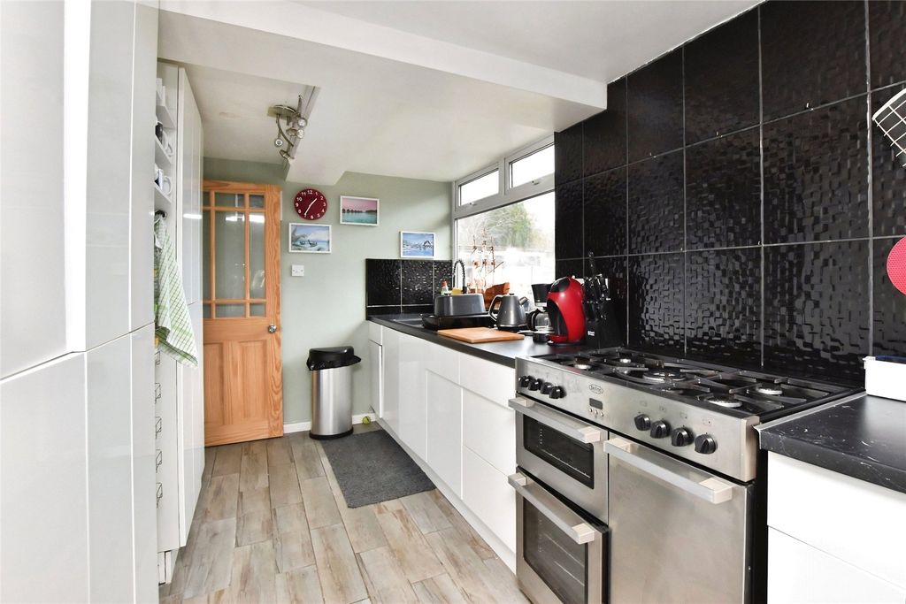 Property photo 2 of 20 Kitchen