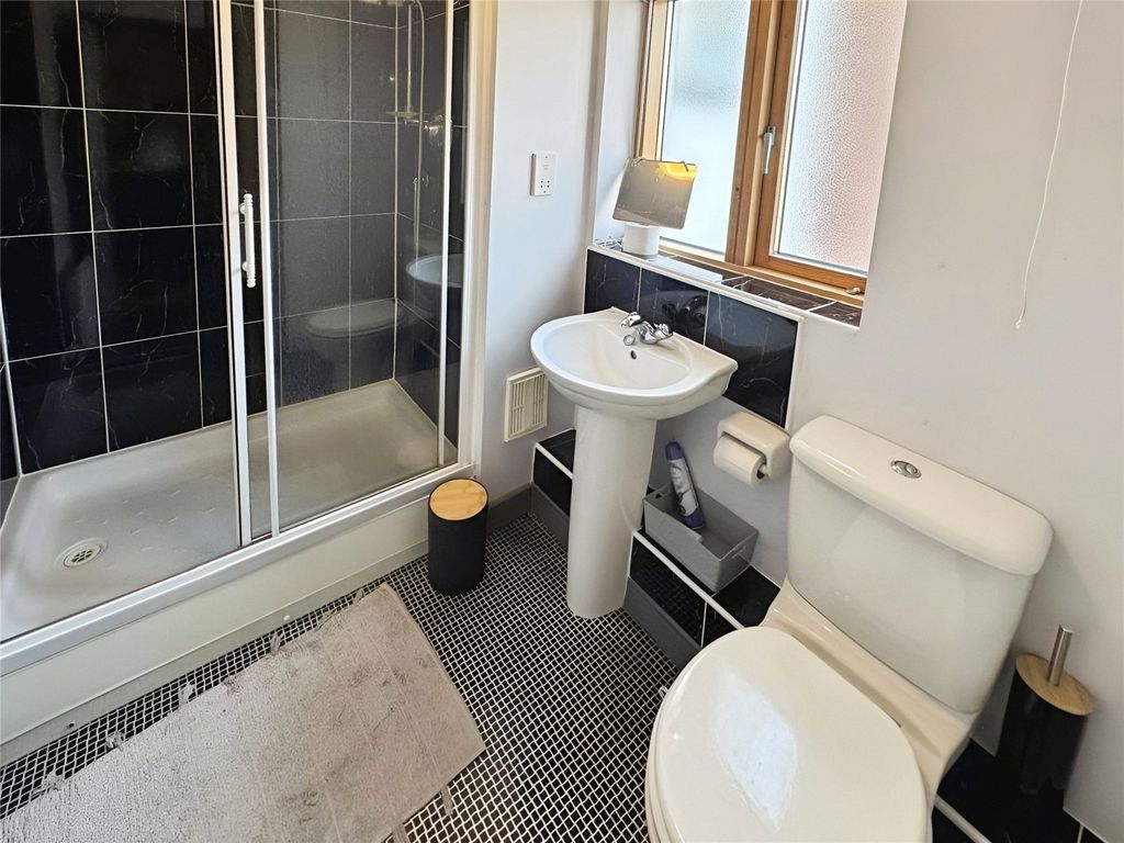 Property photo 3 of 11 En-Suite