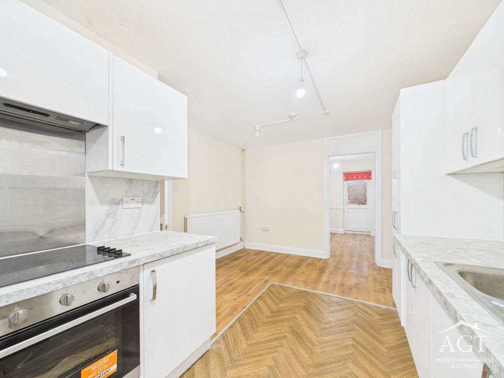 Property photo 3 of 12 Kitchen/Diner