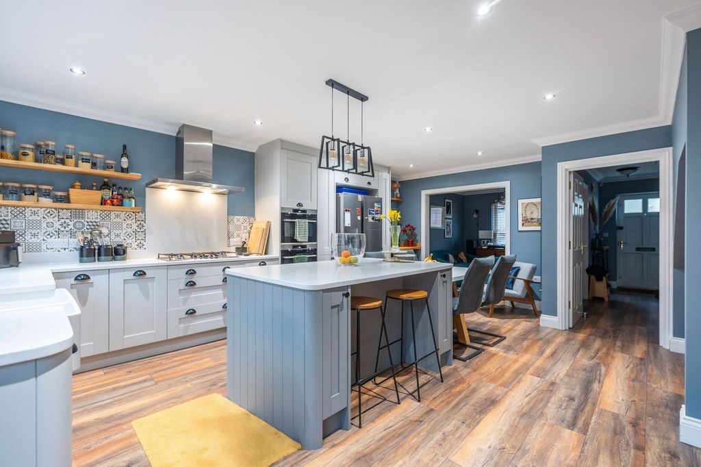 Property photo 2 of 17