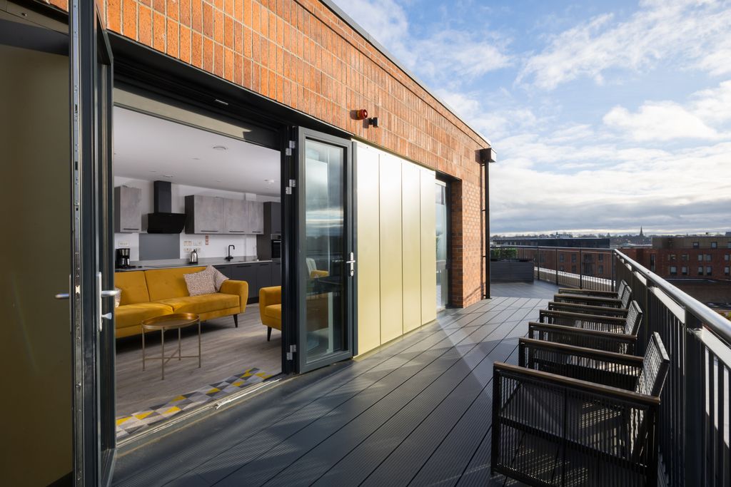 Property photo 3 of 20 Roof Terrace