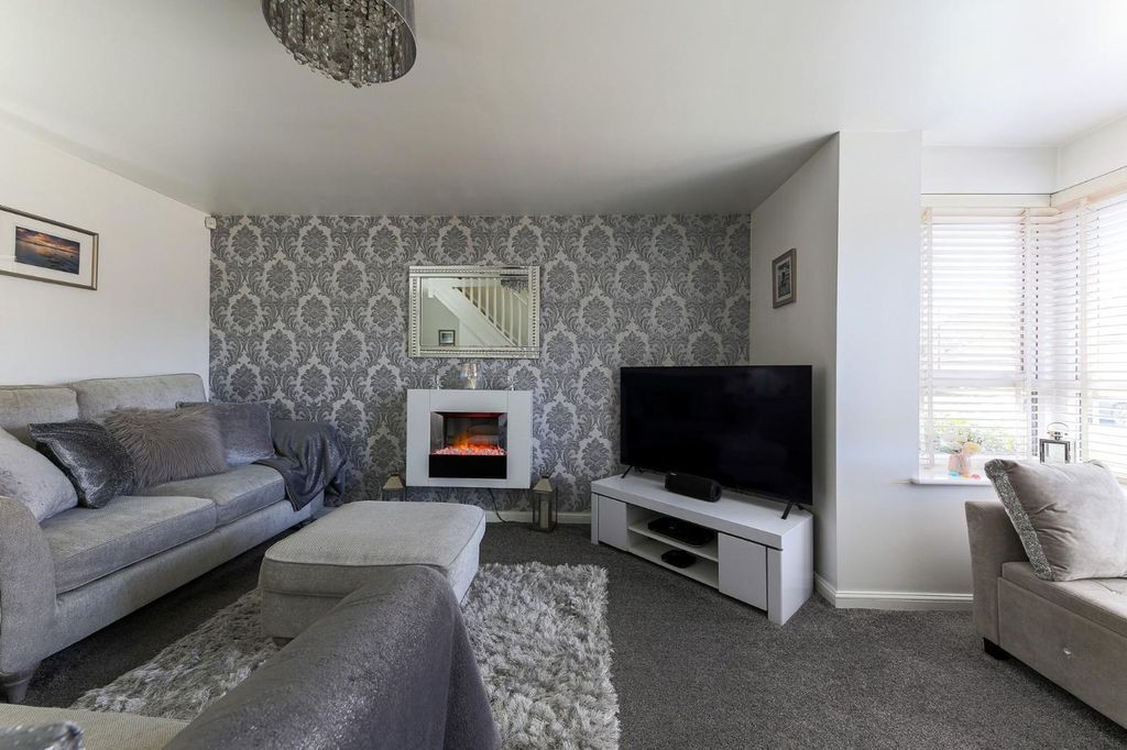 Property photo 3 of 18 Sitting Room.Jpg