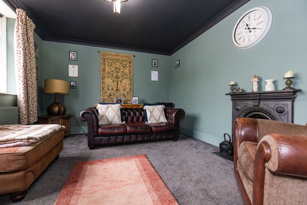 Property photo 2 of 20 Lounge