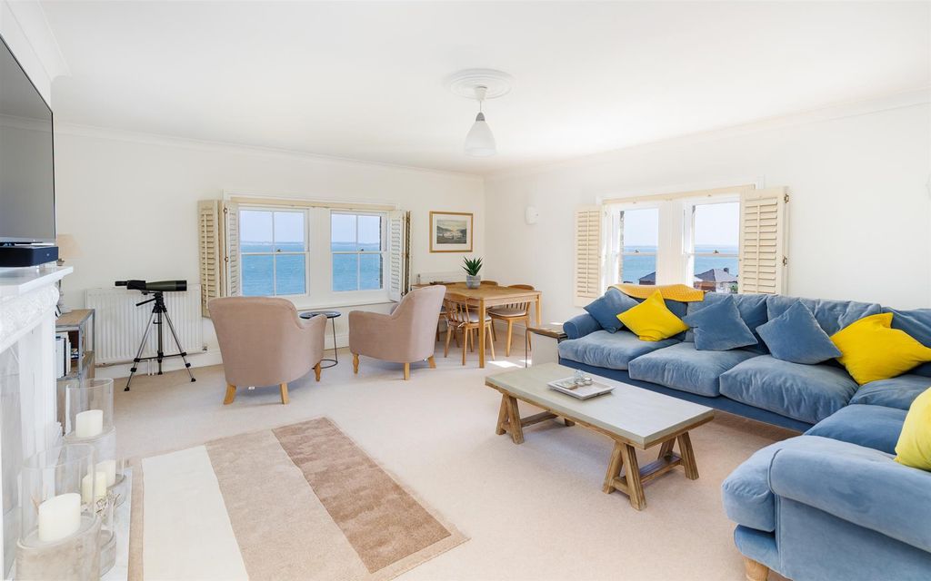 Additional image 4 of 2 bed flat for saleCowes, Isle Of Wight PO31