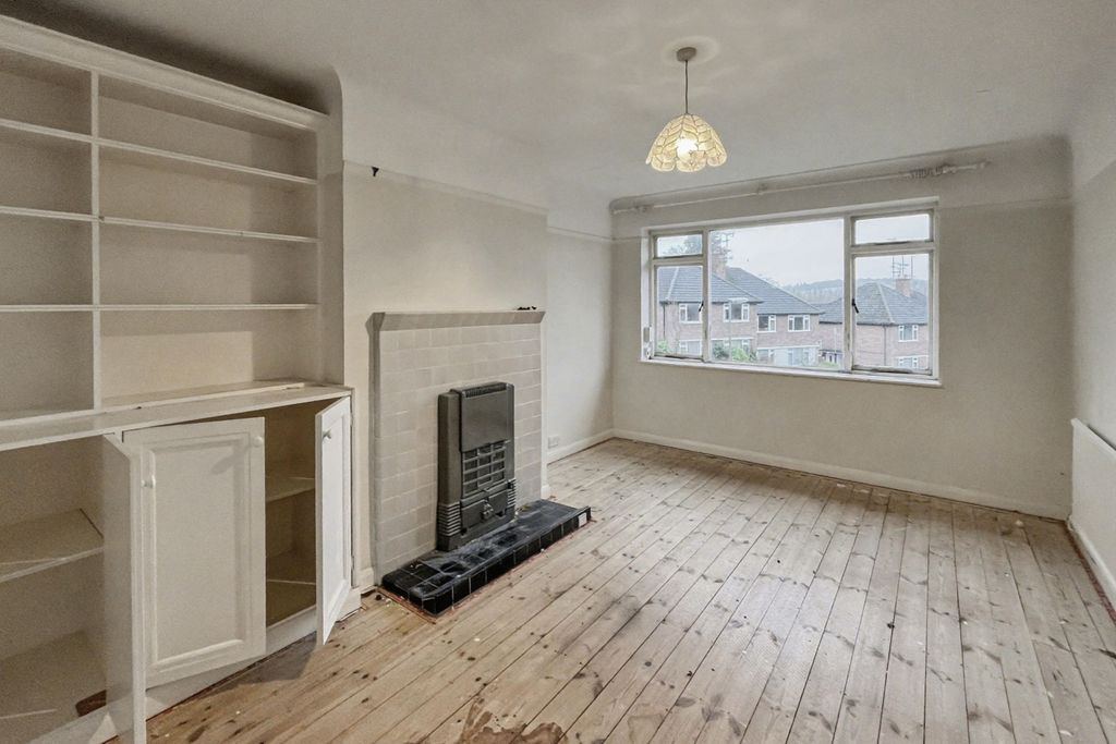 Property photo 3 of 18 18 Minchin Close, Leatherhead, Surrey, Kt22 8Bh