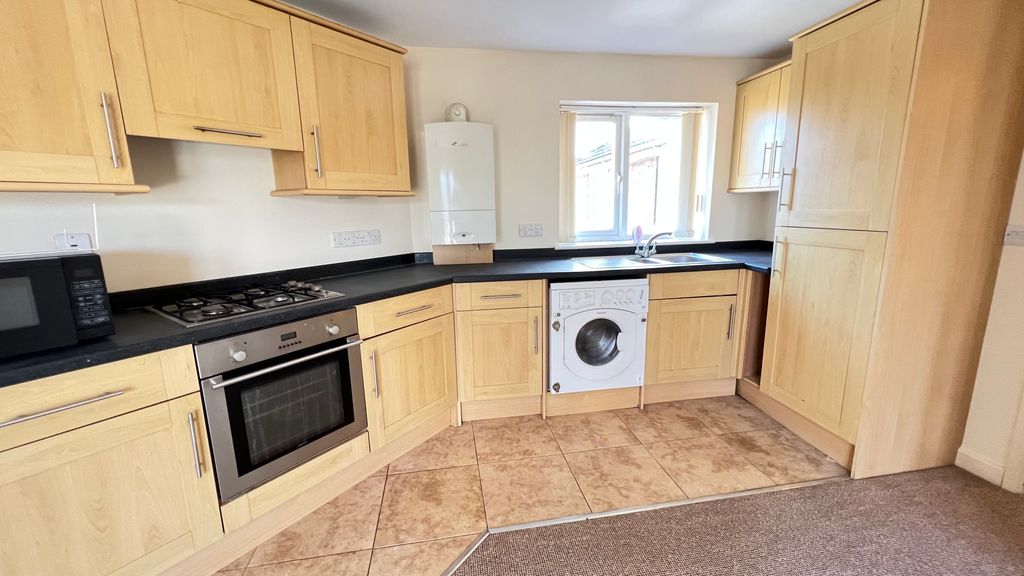 Property photo 2 of 7 Kitchen