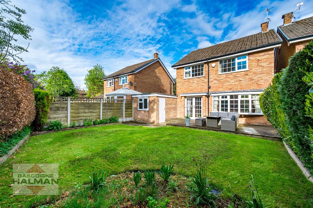 Property photo 3 of 21 Rear Garden