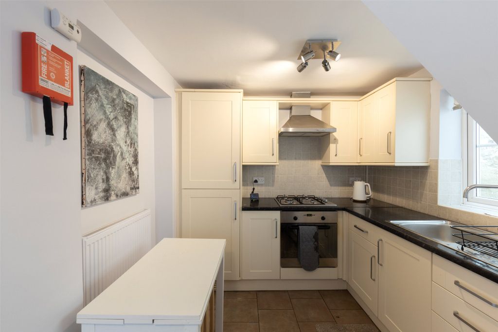 Property photo 3 of 7 Kitchen