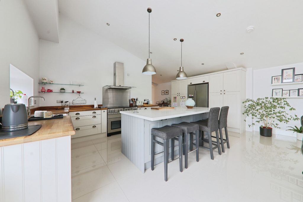 Property photo 2 of 24 4485946