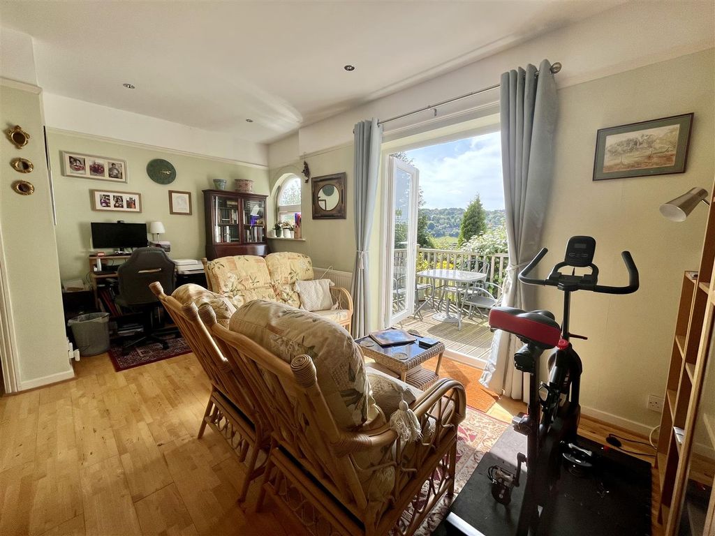 Property photo 3 of 32