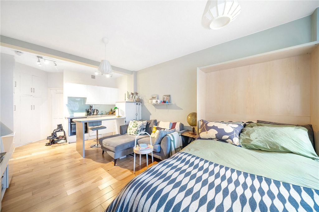 Property photo 2 of 7 Studio