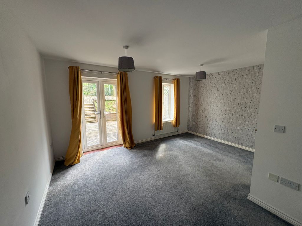 Property photo 2 of 17 Lounge Aspect 1