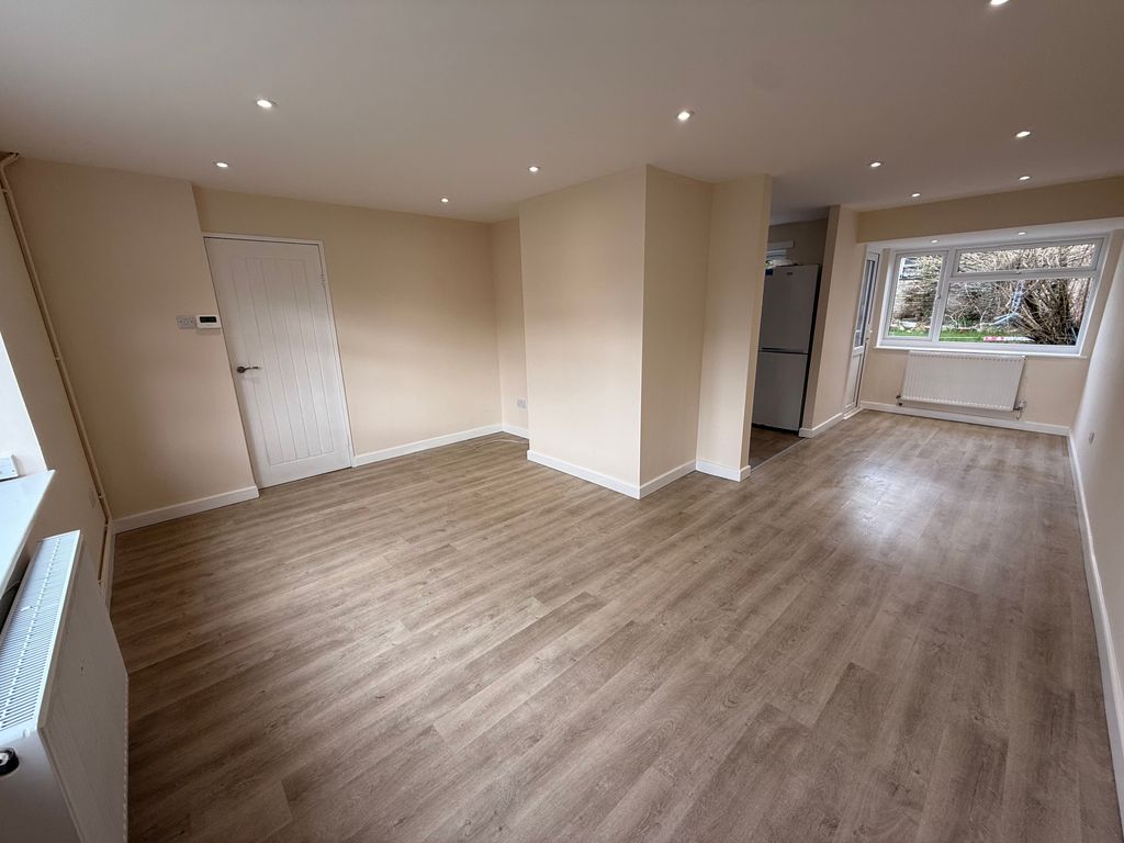 Property photo 3 of 12 Image