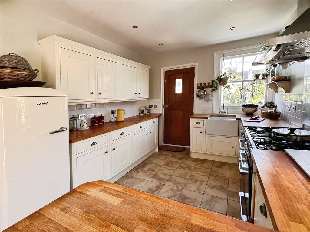 Property photo 3 of 21 Kitchen