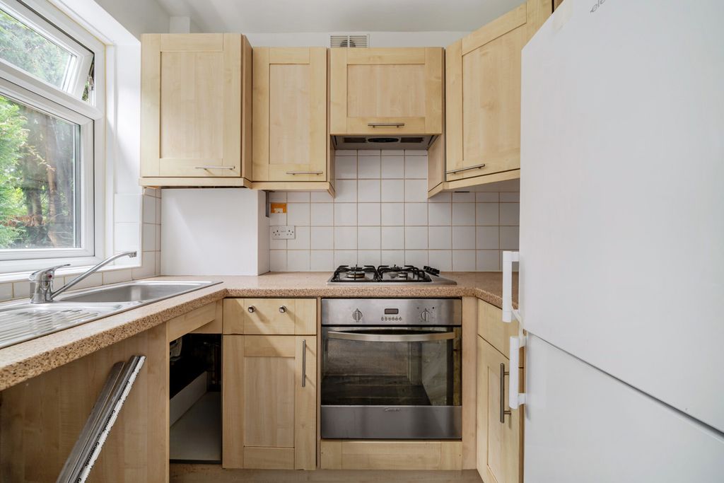 Property photo 3 of 17 Kitchen