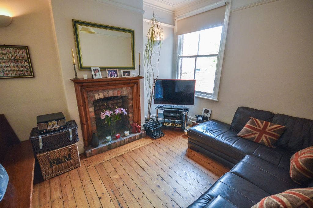 Property photo 3 of 27 Living Room