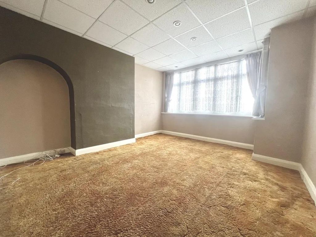 Property photo 3 of 15 93 Grosvenor Reception.Jpg