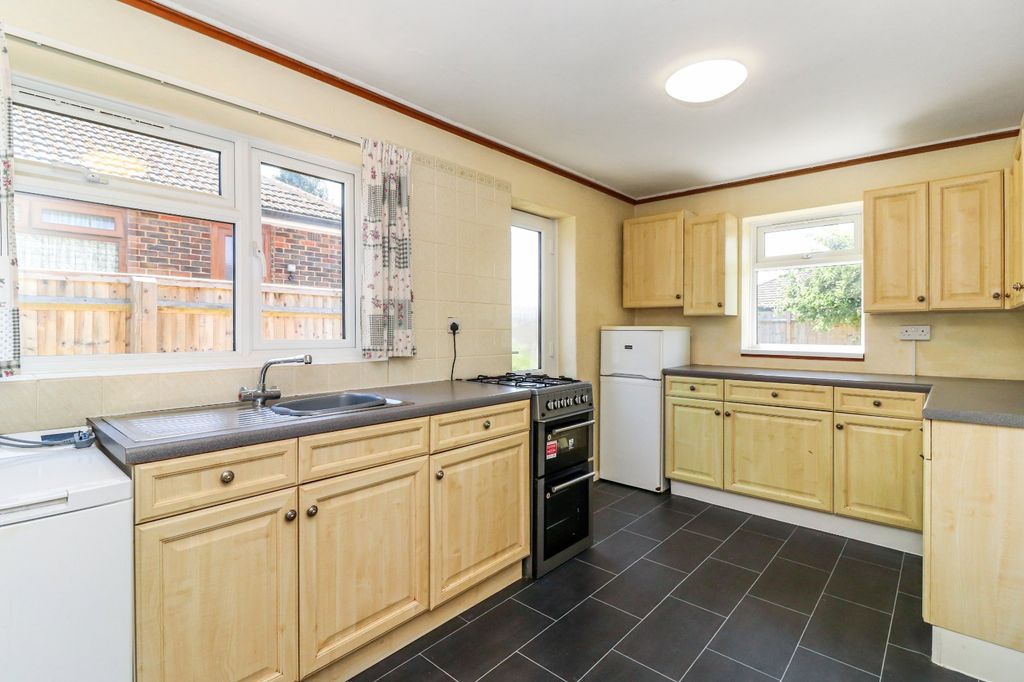 Property photo 3 of 12 Kitchen/Breakfast