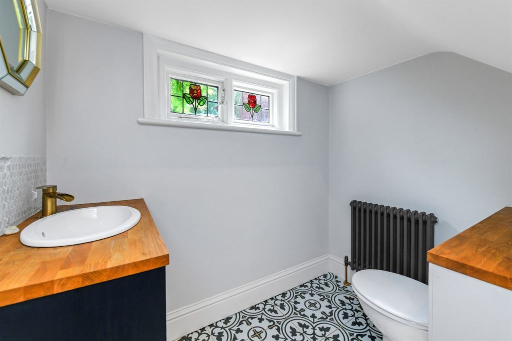 Additional image 16 of 6 bed detached house to rentVictoria Embankment NG2