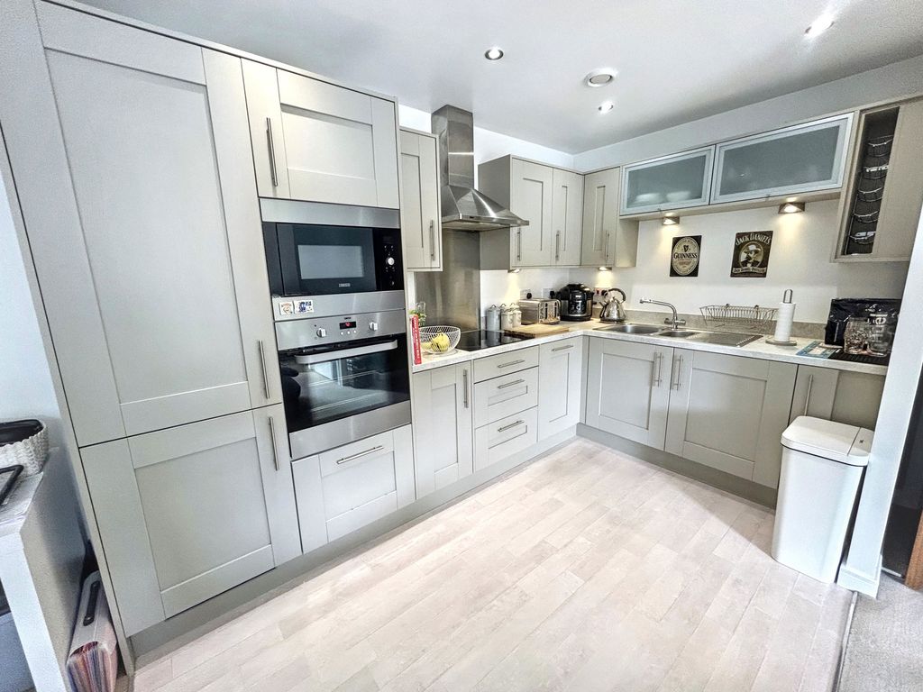 Property photo 3 of 22