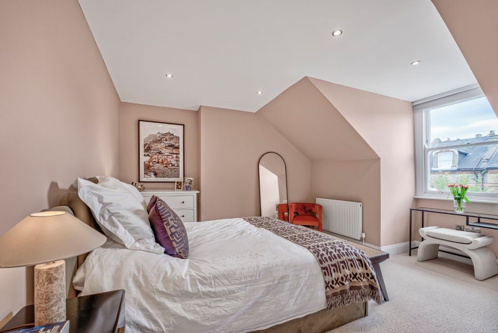 Property photo 3 of 16 Picture No. 12