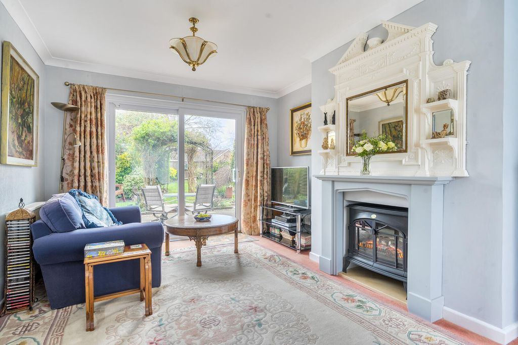 Property photo 3 of 18 Living Room