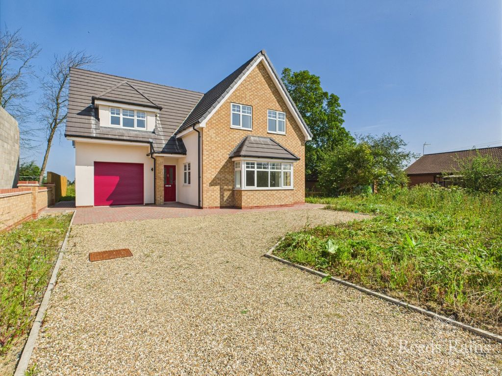 Property photo 1 of 39 Driveway