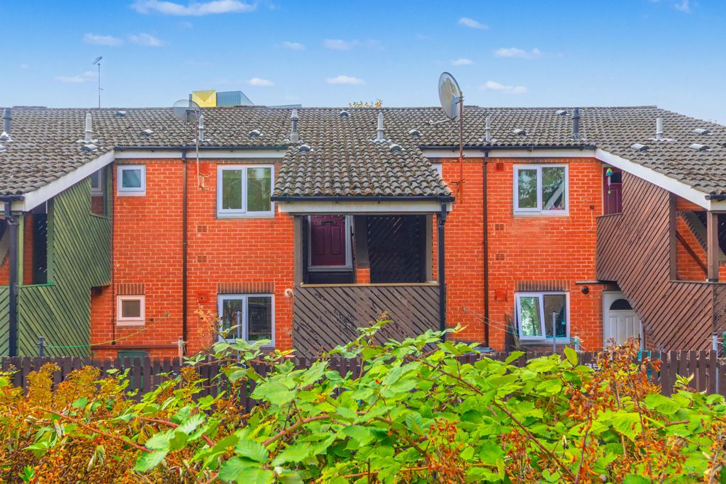 Property photo 1 of 12 35 Dundas Close, Nottingham, Nottinghamshire, Ng1 4Ex
