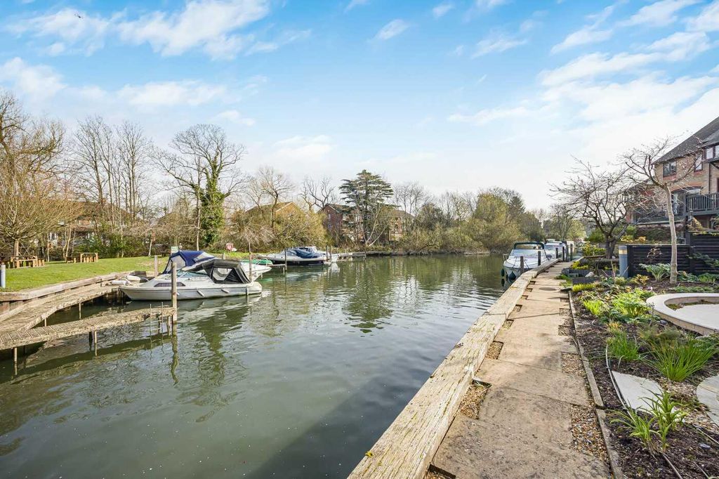 Property photo 2 of 34