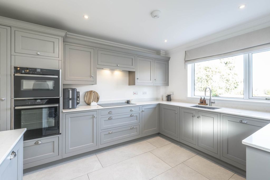 Property photo 2 of 21