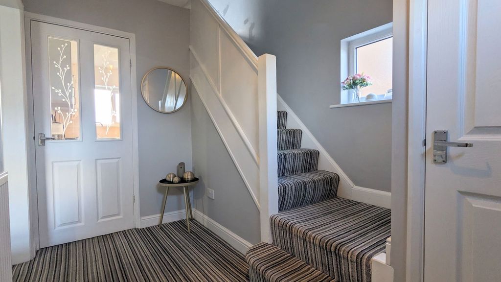 Property photo 2 of 25