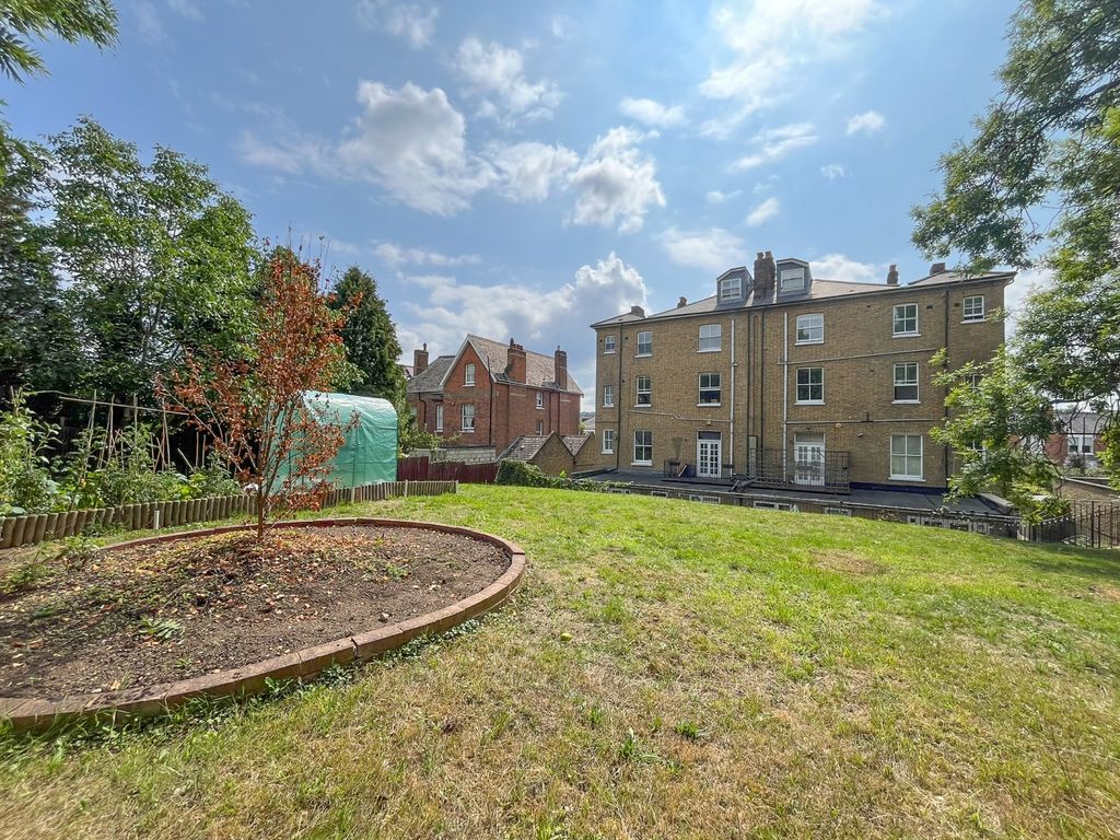 Property photo 2 of 14 Communal Garden