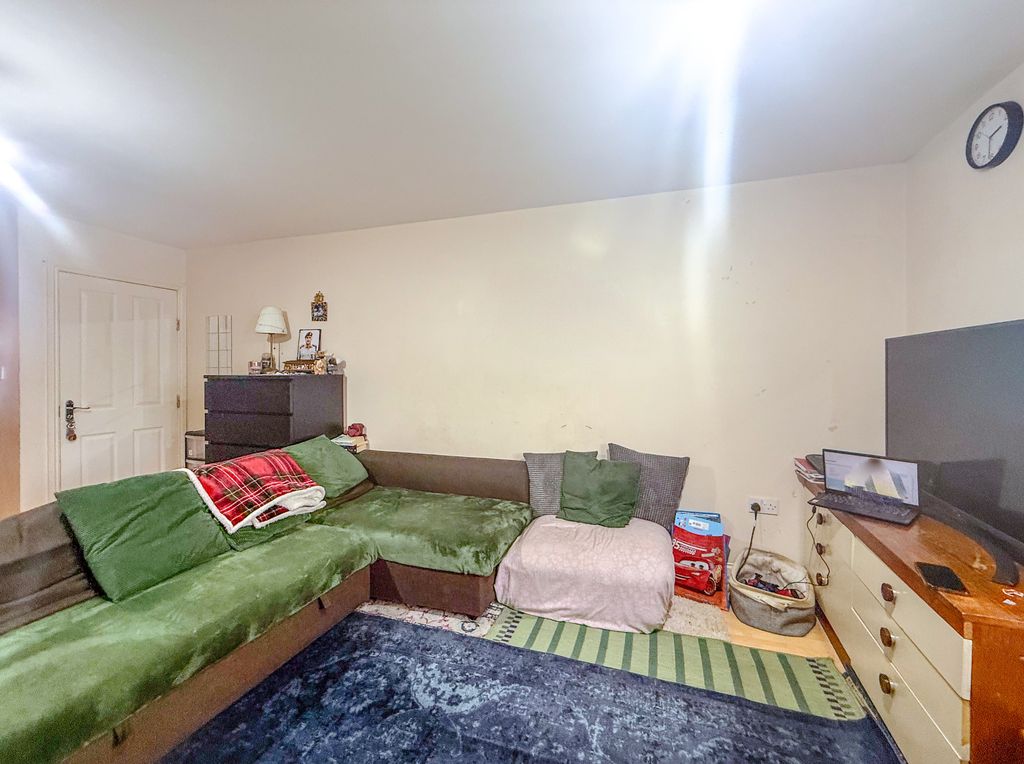 Property photo 3 of 6