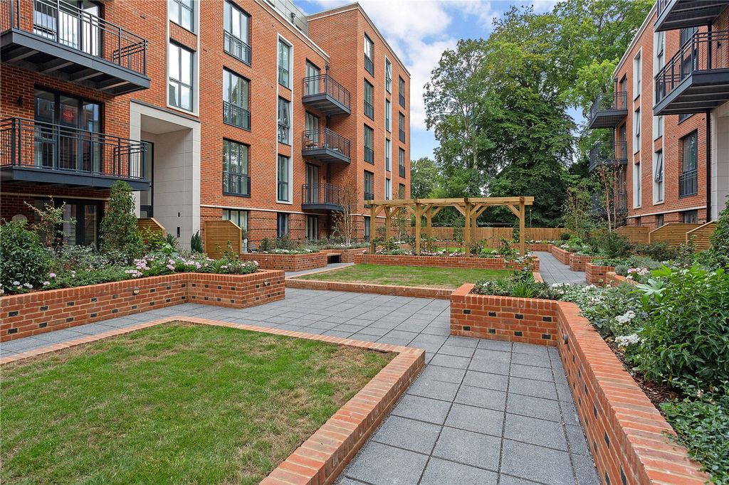 Property photo 3 of 10 Communal Grounds