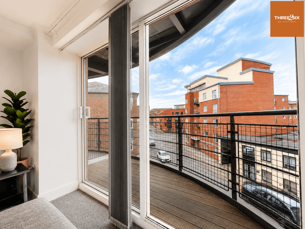Property photo 3 of 10 Balcony