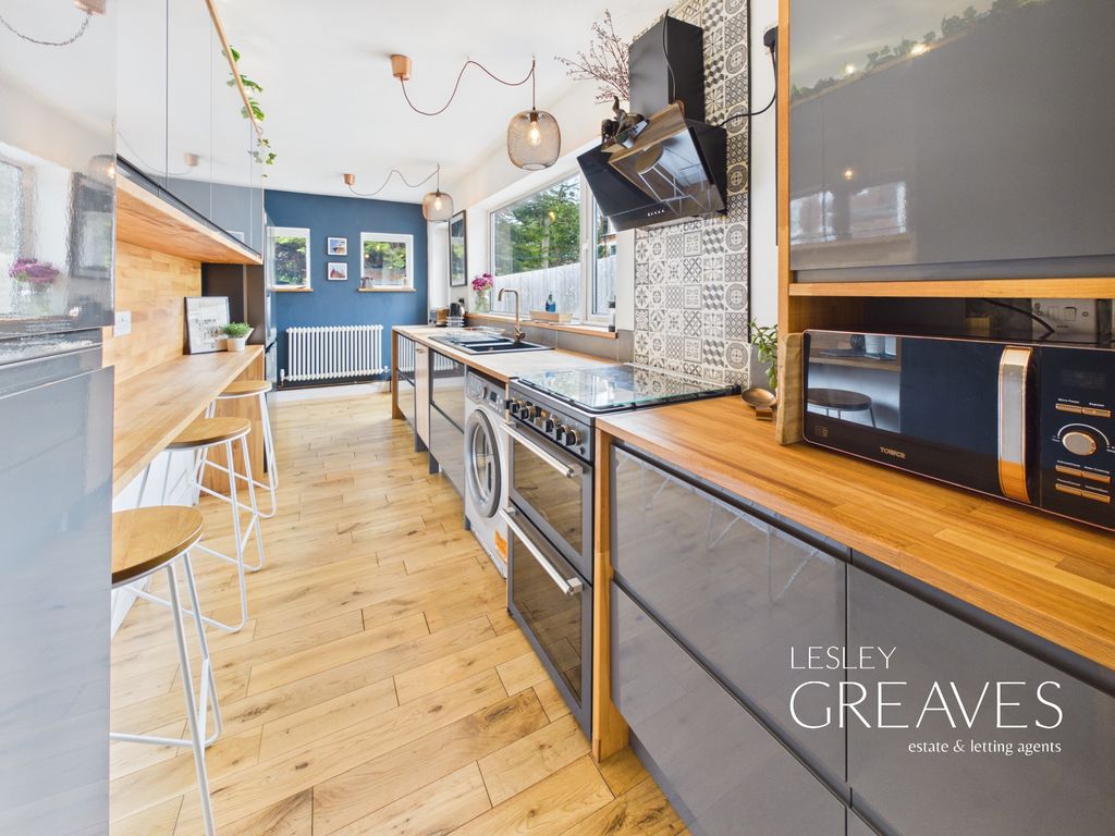 Property photo 3 of 17 Kitchen