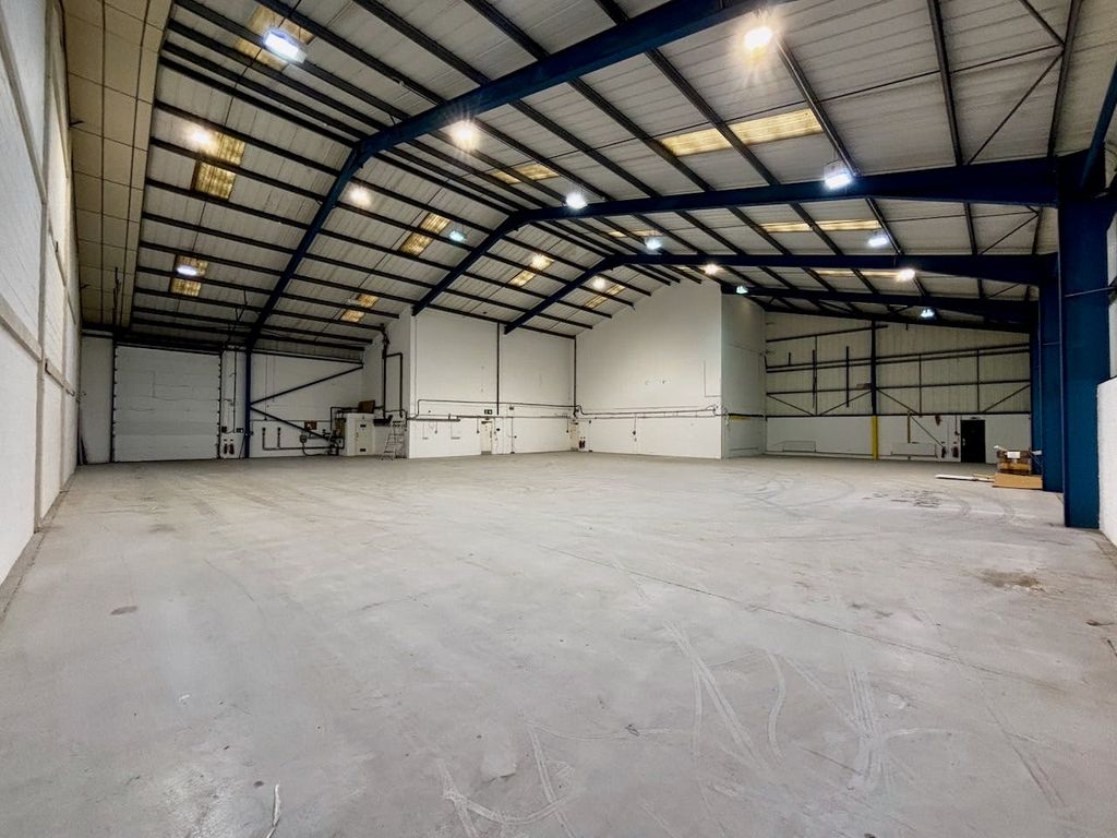 Property photo 2 of 3 3 Sundon Luton Warehouse Internal