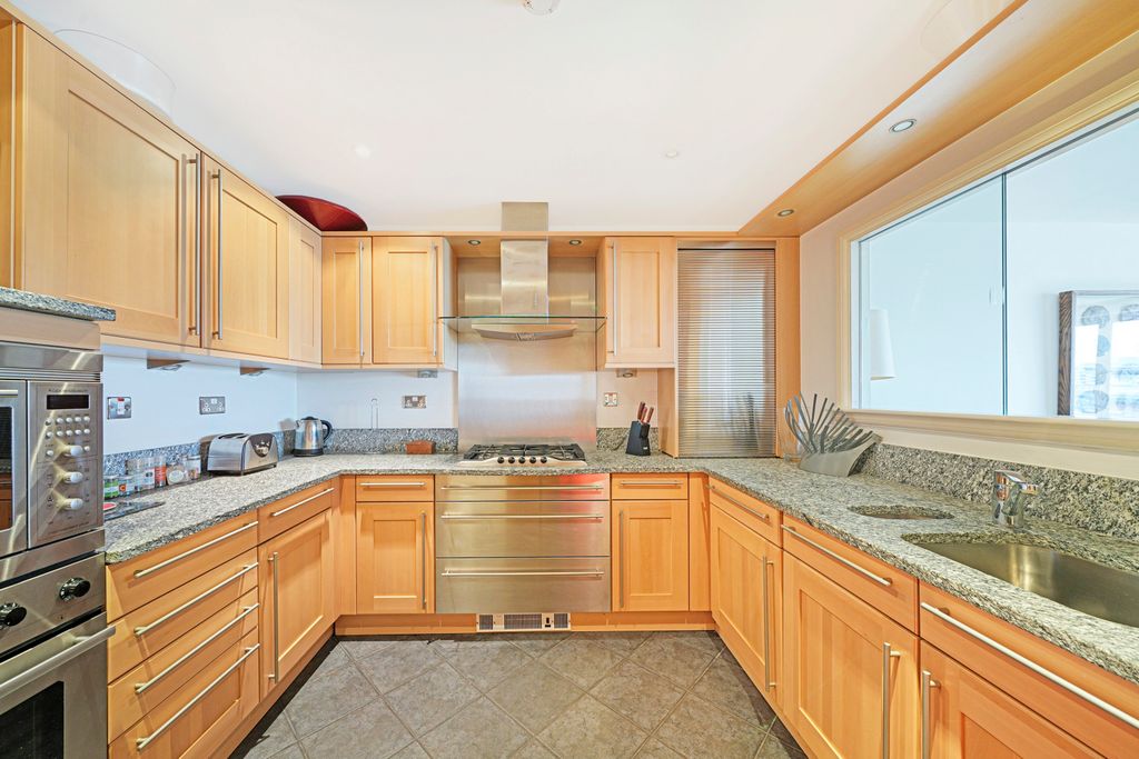 Property photo 3 of 24