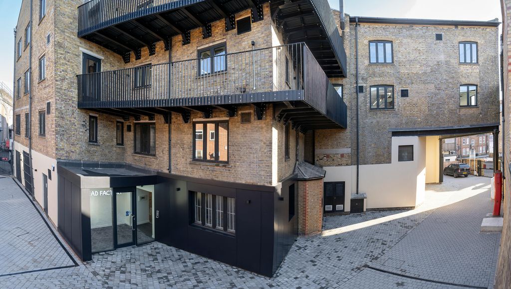 Property photo 1 of 13 Entrance.Jpg