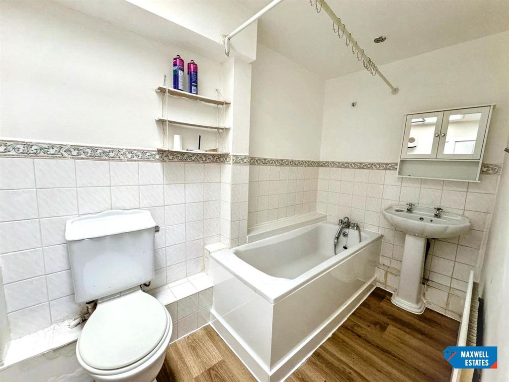 Property photo 3 of 10 3