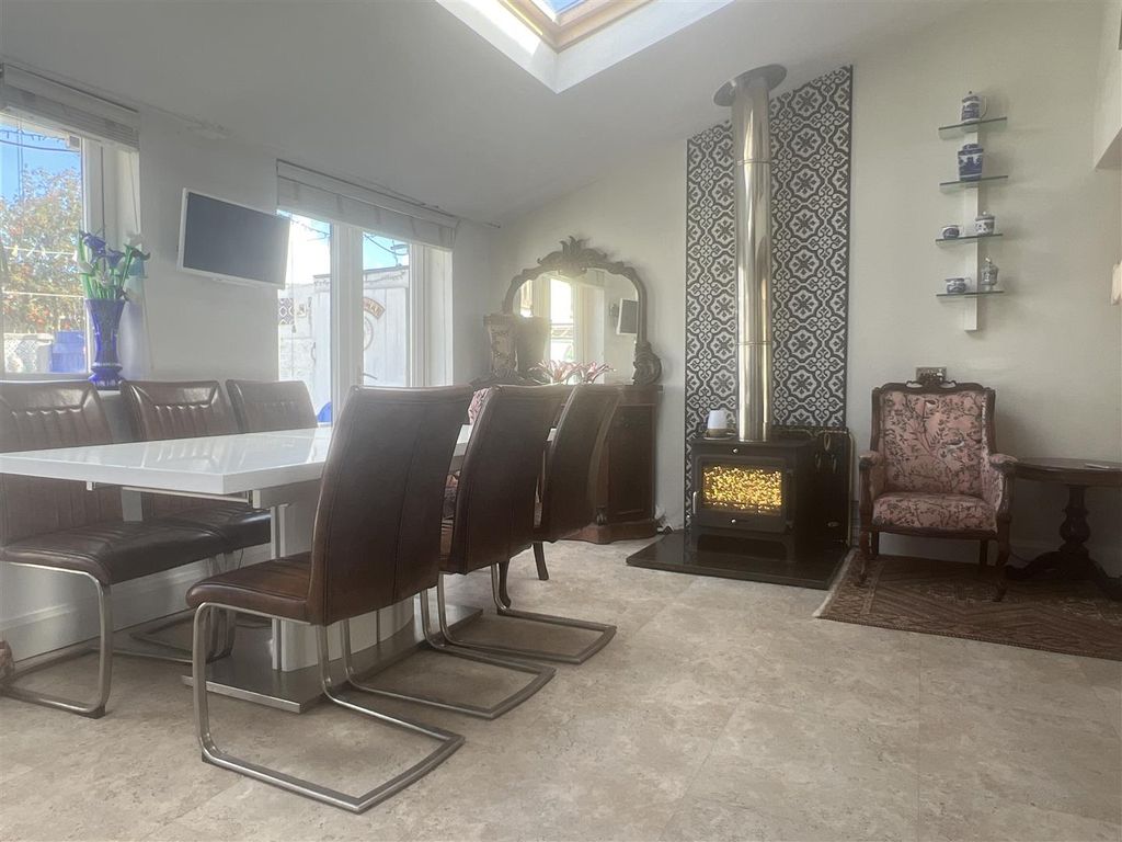 Property photo 3 of 18 Dining Room